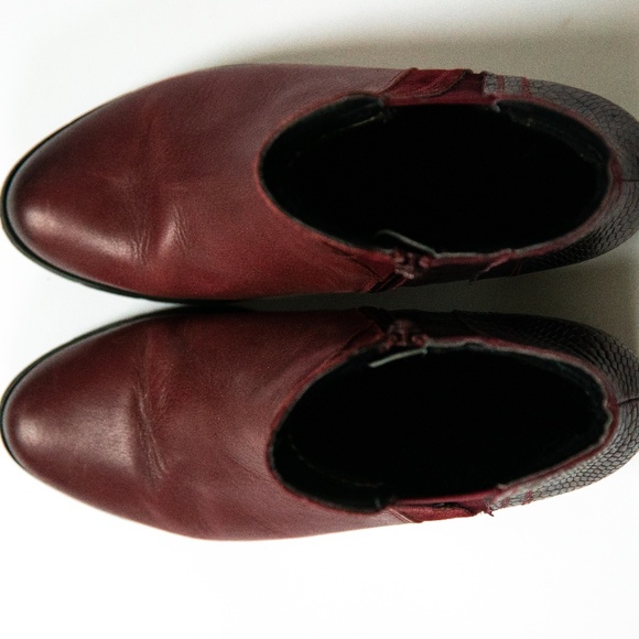 Red Boots! - Picture 5 of 6